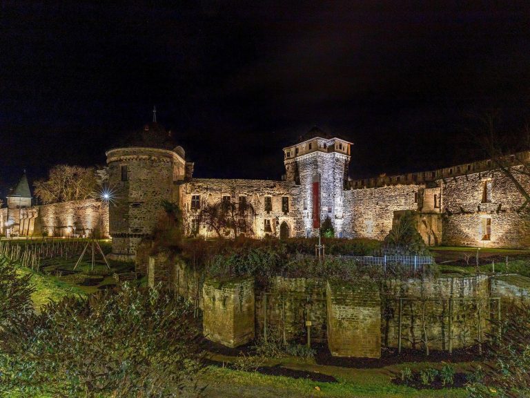 Stadtgraben Andernach Blick auf den Beleuchteten Stadtgraben in Andernach